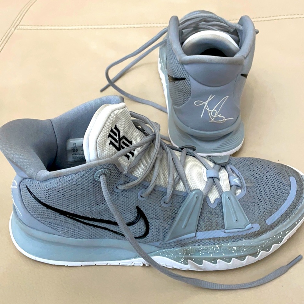Nike Kyrie 7 (Team) M 10